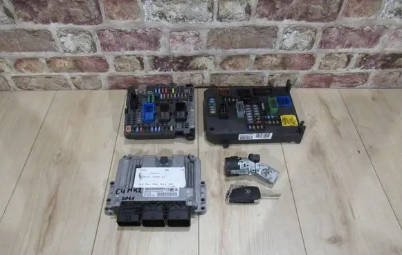 Citroen C4 II Other control units/modules 9675682180