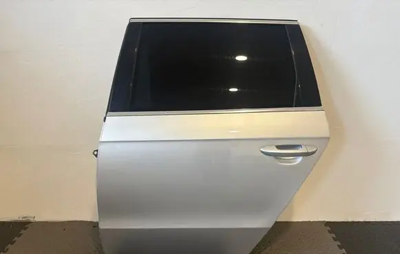 Volkswagen PASSAT B7 Rear door 