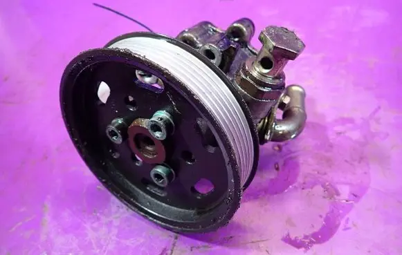 Volkswagen Bora Power steering pump