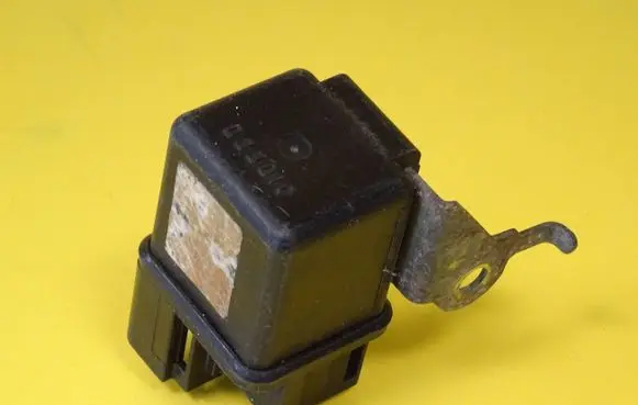 Nissan X-Trail T30 Glow plug pre-heat relay 25230WD000