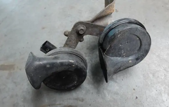 Volkswagen New Beetle Horn signal 1C0951223 1C0951181C 1C0951221