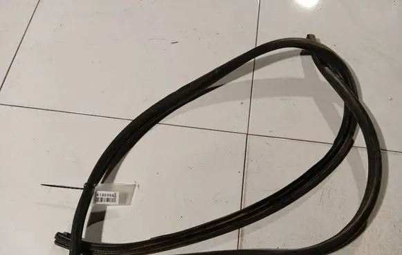 Toyota Avensis T250 Rubber seal front coupe door 