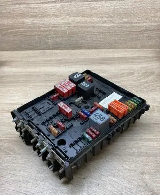 Volkswagen Golf IV Fuse module 1K0937124