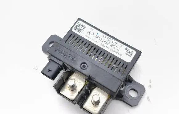 Mercedes-Benz CLS C218 AMG Battery relay fuse A0009822023