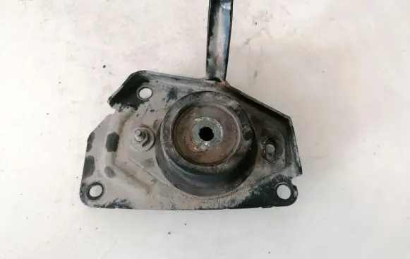 Peugeot 307 Engine mount bracket