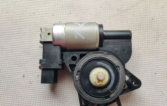 Mazda 2 Rear door window regulator motor g22c5858x
