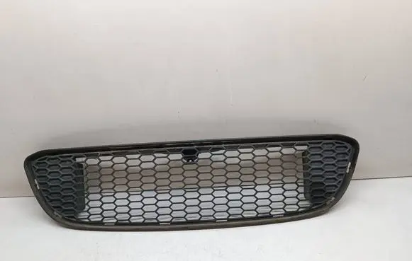 BMW 1 E82 E88 Front bumper lower grill 8045432 51118045432