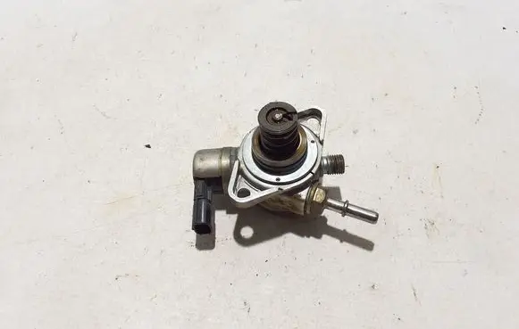 Renault Megane III Fuel injection high pressure pump 166305283R