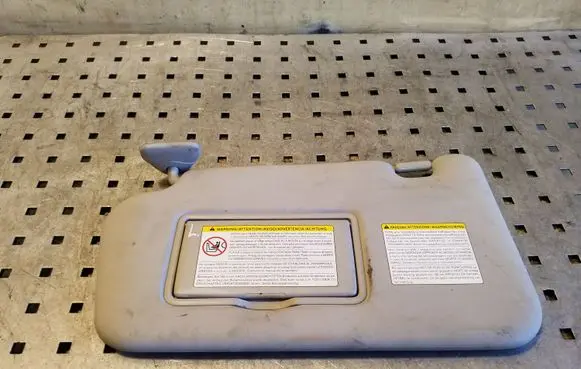 Nissan Juke I F15 Sun visor