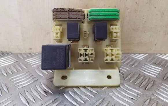 Volvo S40, V40 Relay mounting block 