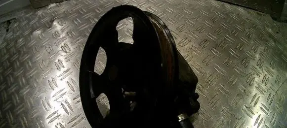 Mitsubishi Carisma Power steering pump