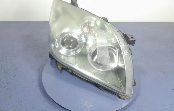 Toyota Avensis Verso Headlight/headlamp 20-B737