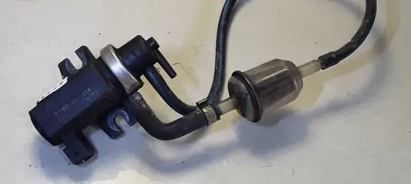 BMW 5 E39 Turbo solenoid valve 72190323 2246175