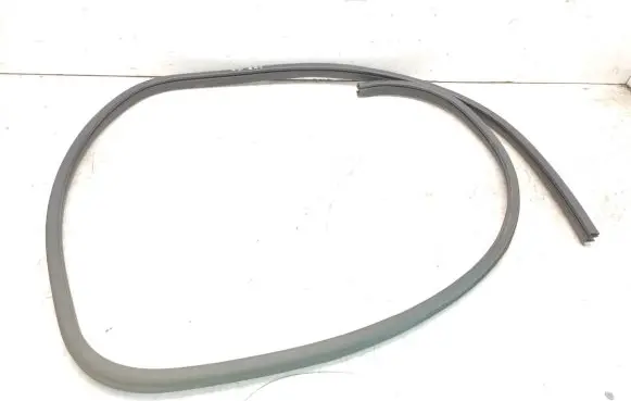 Suzuki Swift III Rear door rubber seal (on body) 