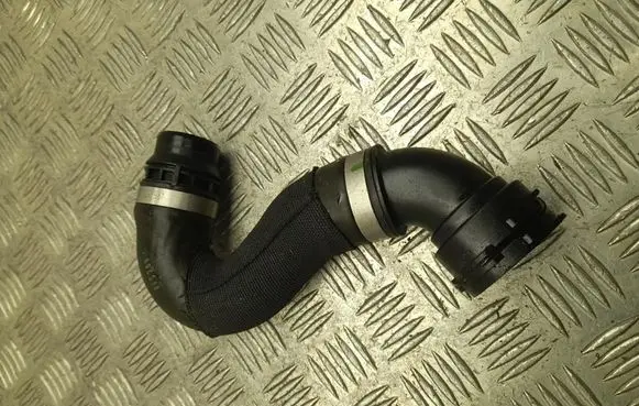 Engine coolant pipe/hose