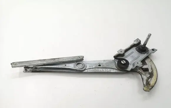 Rear door manual window regulator