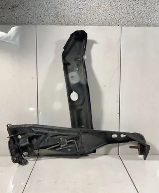 Audi A6 S6 C4 4A Fender mounting bracket 4A0121273A
