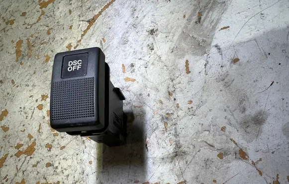 Traction control (ASR) switch