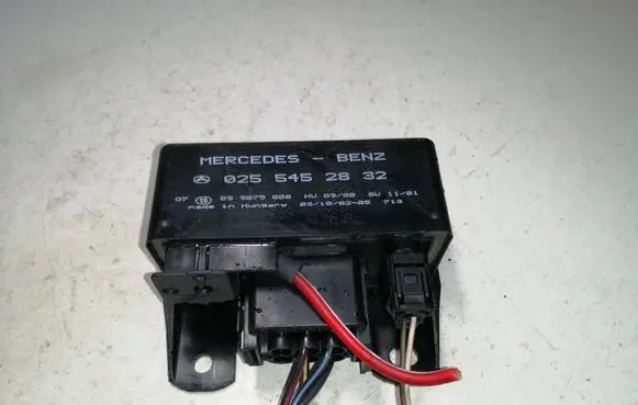Mercedes-Benz A W168 Glow plug pre-heat relay 0255452832