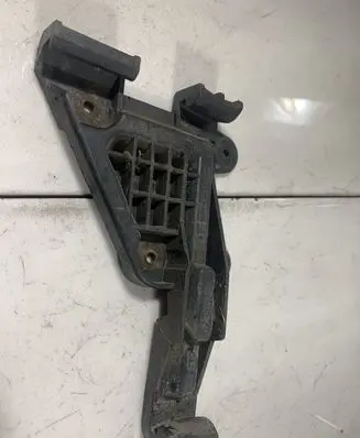 Audi 80 90 S2 B4 Front bumper mounting bracket 8A0807284