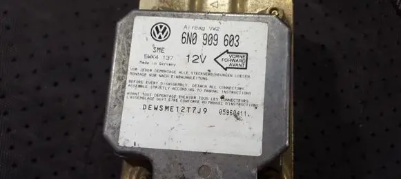 Volkswagen Golf III Airbag control unit/module 6n0909603 5wk4137