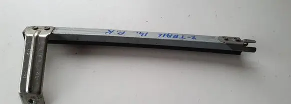 Nissan X-Trail T32 Front door windshield rail 