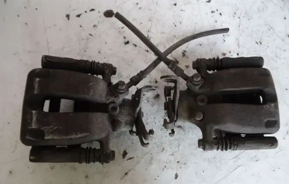 Opel Insignia A Rear brake caliper