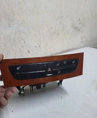 Mercedes-Benz E W211 CD/DVD changer A2116803152