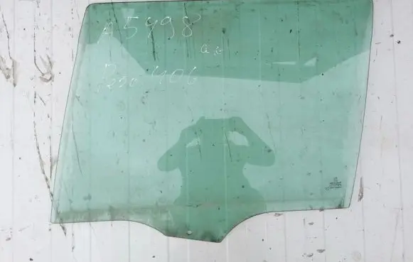 Peugeot 406 Rear door window glass