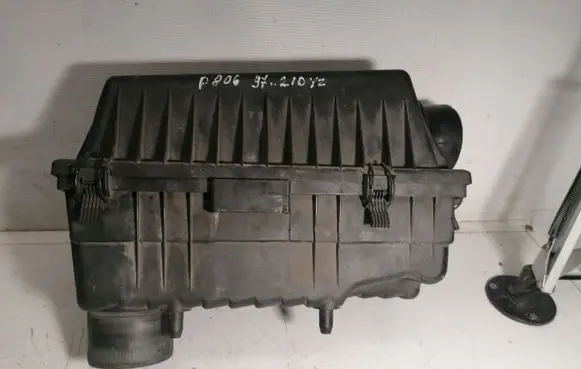 Peugeot 806 Air filter box 8043986 9762396