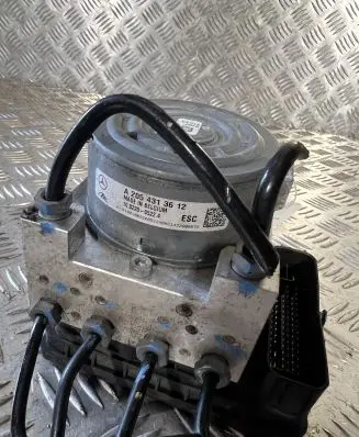 Mercedes-Benz C W205 ABS Pump A2054313612 A2059012800