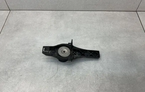 Audi Q3 8U Radiator mount bracket 8K0805201A