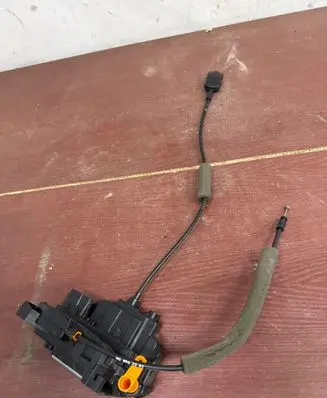 Renault Master III Front door lock 805035039r