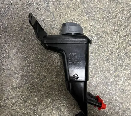Brake fluid reservoir