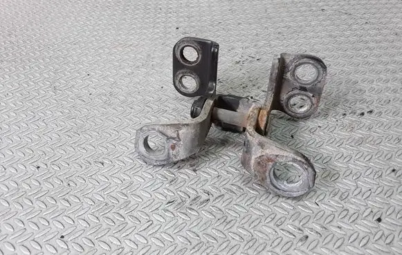 Toyota RAV 4 (XA20) Loading door lower hinge 
