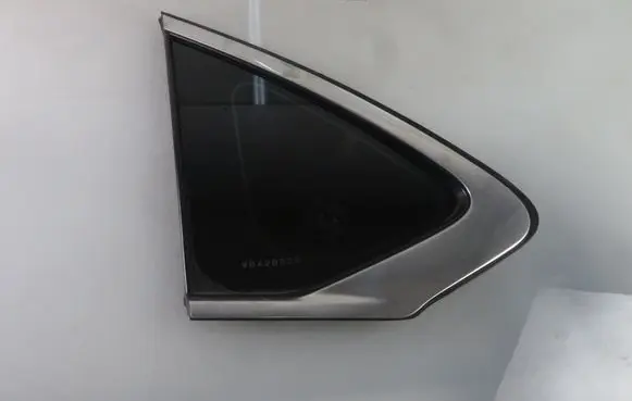 Infiniti M Rear side window 