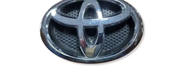 Toyota Auris 150 Manufacturer badge logo/emblem 7531102140