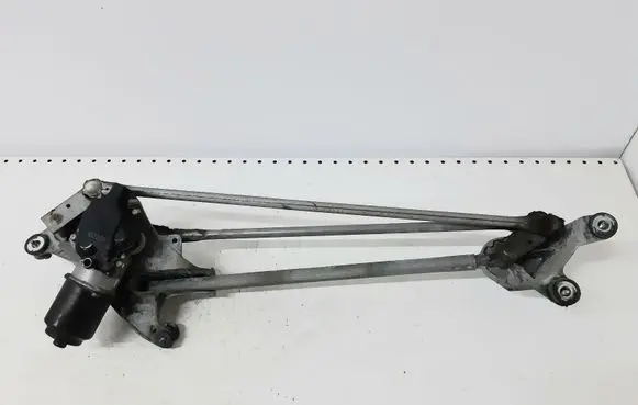 Honda CR-V Front wiper linkage and motor