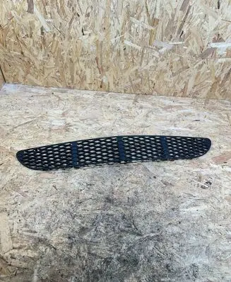 Mercedes-Benz E W211 Front bumper lower grill A2118850053