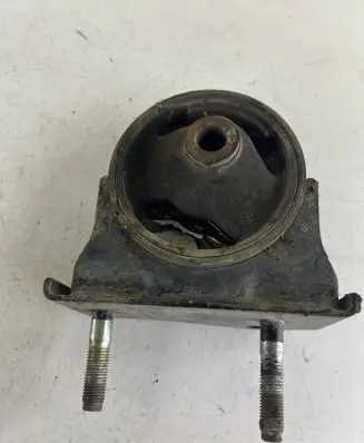 Toyota RAV 4 (XA20) Engine mount bracket