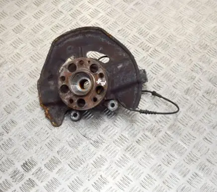 Mercedes-Benz B W245 Front wheel hub A1695400417