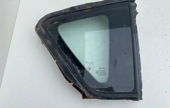 Toyota Corolla Verso E121 Rear side window