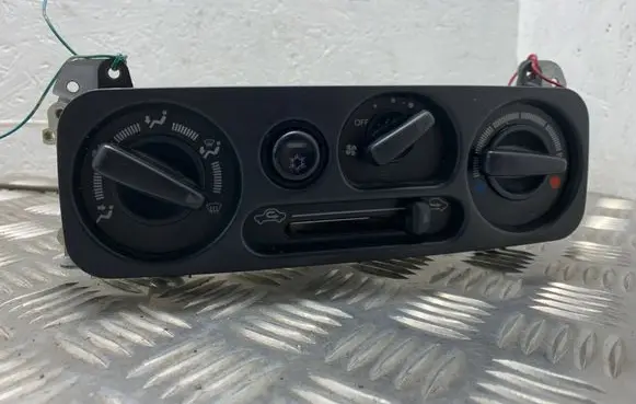 Mitsubishi Pajero Sport I Climate control unit MR360556 03217