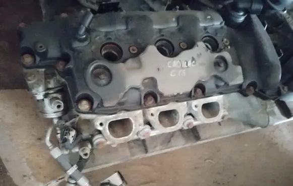 Cadillac CTS Engine head 
