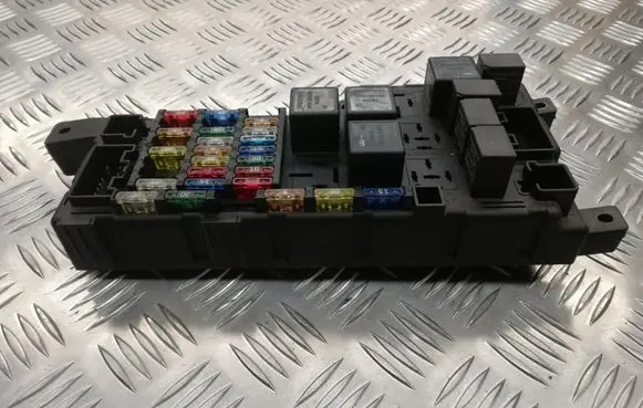 Volvo S60 Fuse module 8678449 518828009