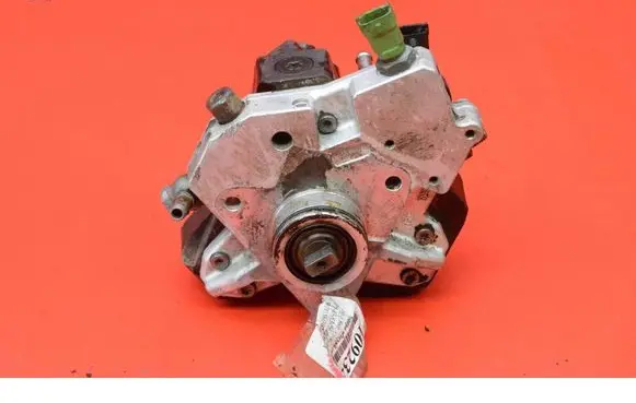 Volvo S60 Fuel injection high pressure pump 8692521