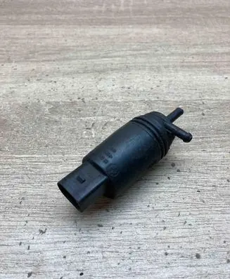 BMW 5 E60 E61 Windscreen/windshield washer pump 8377612