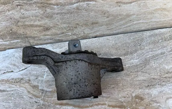 Maserati Levante Engine mount bracket 06700036280