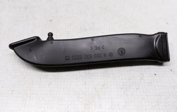 Mercedes-Benz C W203 Cabin air duct channel A2038300223