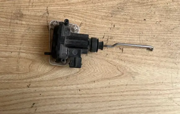Audi 100 200 5000 C3 Central locking vacuum pump 893862153 8A0862153